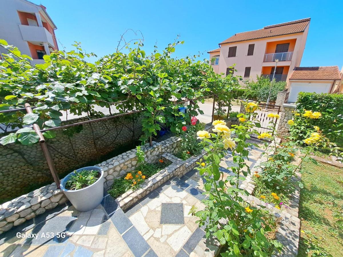 Aparments Orange & Blue Apartment Fazana Exterior photo